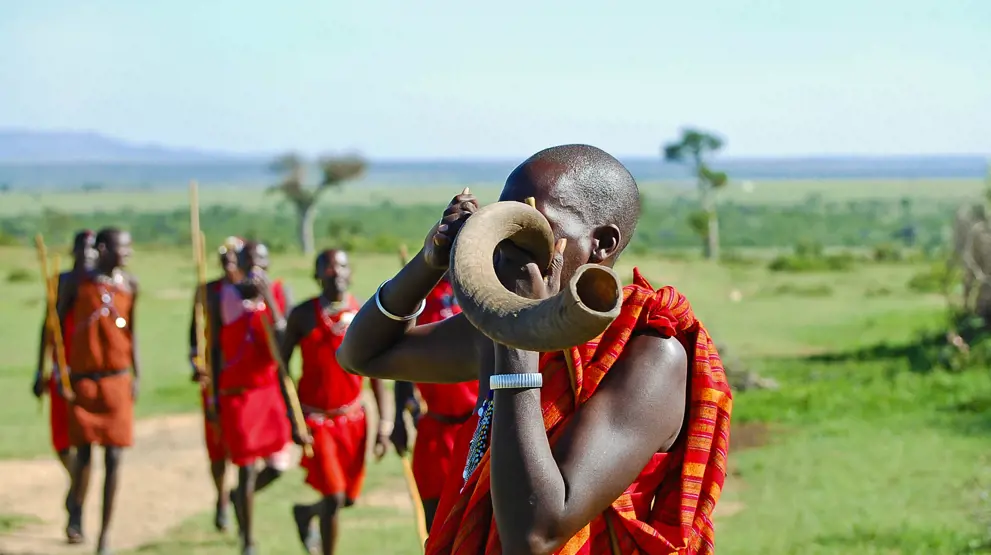 Masai-folket med deres velkendte røde klæder. 