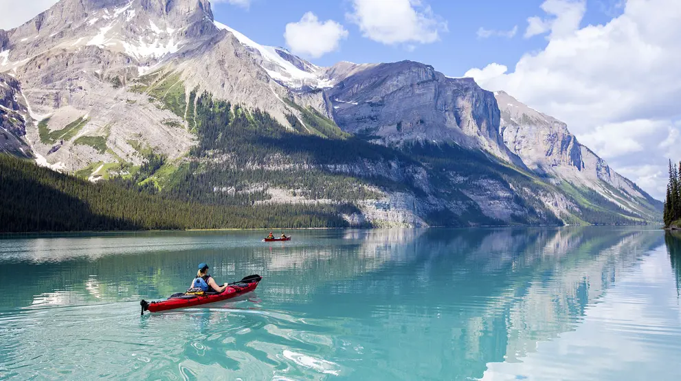 Sejl i kano i de smukke søer på rundrejse i Canada.