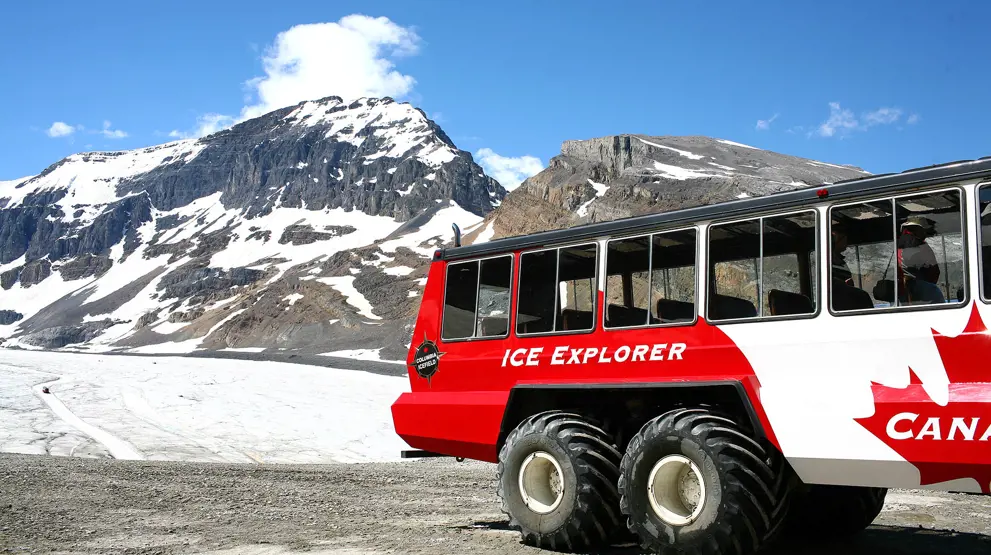 Kom på Ice Explorer-tur ud på det enorme gletjserområde Columbia Icefield.