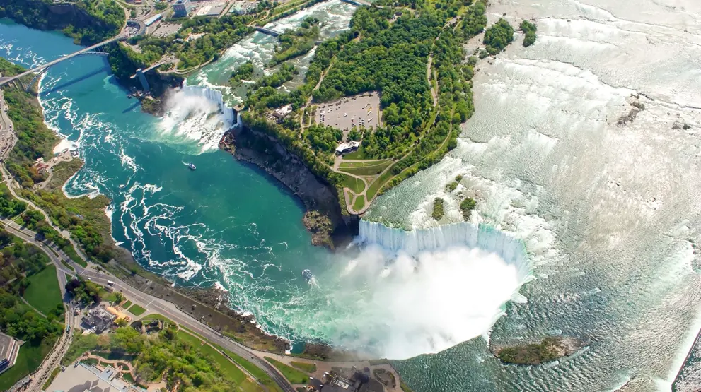 Goat Island kan tilgås via gangbroer på din rejse til Niagara Falls.