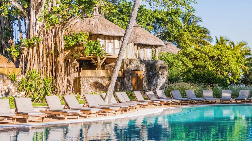 Rejser til Mauritius byder på eksotiske resorts med pool og luksus.