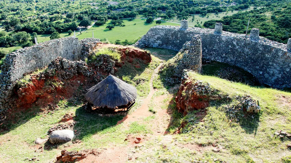 Se flere af de gamle ruiner på din rejse til Zimbabwe.