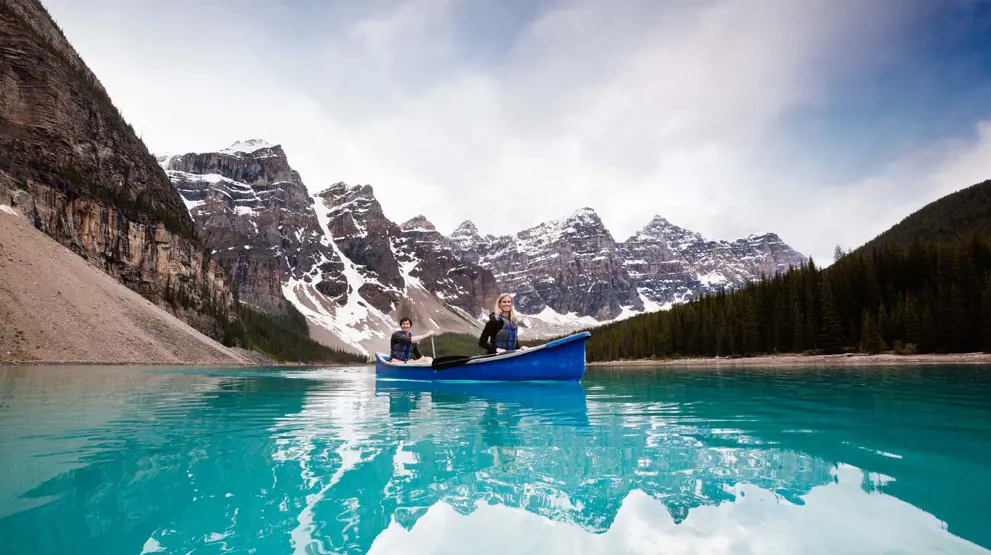 Se bl.a. turkise Moraine Lake og sejl i kano på din rejse gennem Rocky Mountains.
