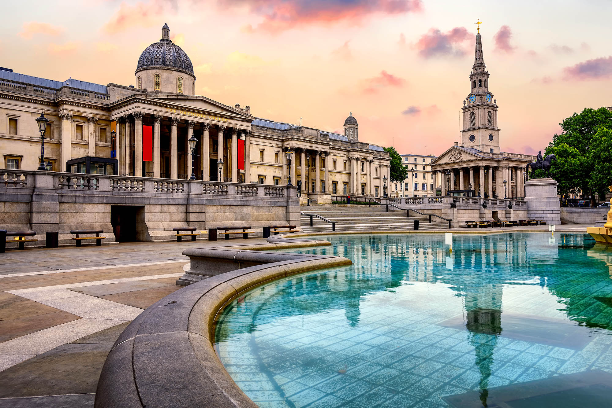 National museum london. Трафальгарская площадь Национальная галерея. Лондонская Национальная галерея (the National Gallery). Национальная галерея в Лондоне площадь. Трафальгарская площадь в Лондоне.