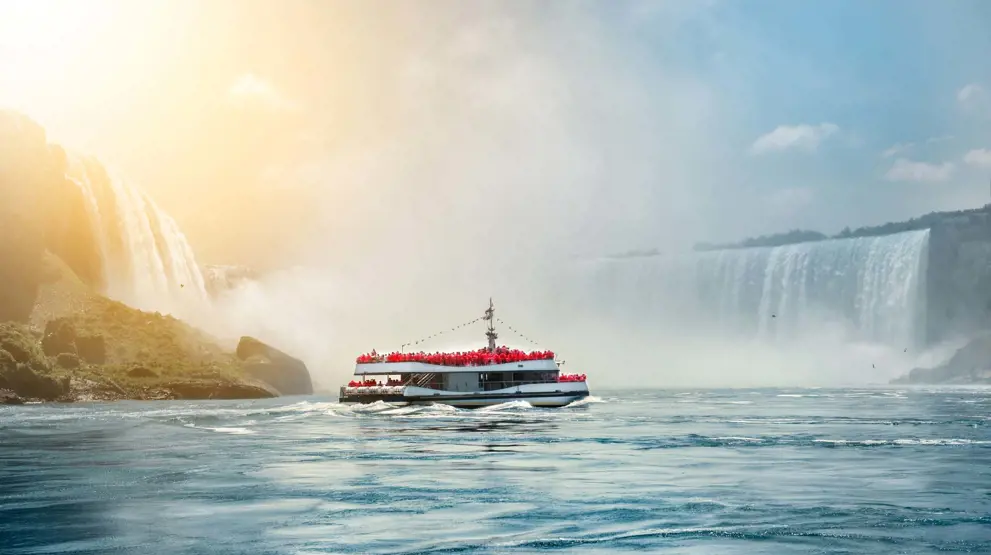 Se de ikoniske vandfald på din rejse til Niagara Falls.